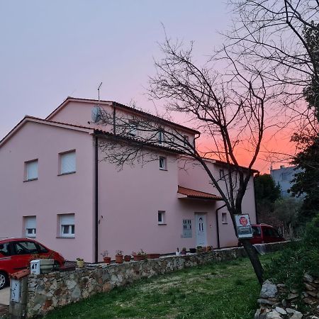 Apartment Tomas Near The Beach プーラ エクステリア 写真