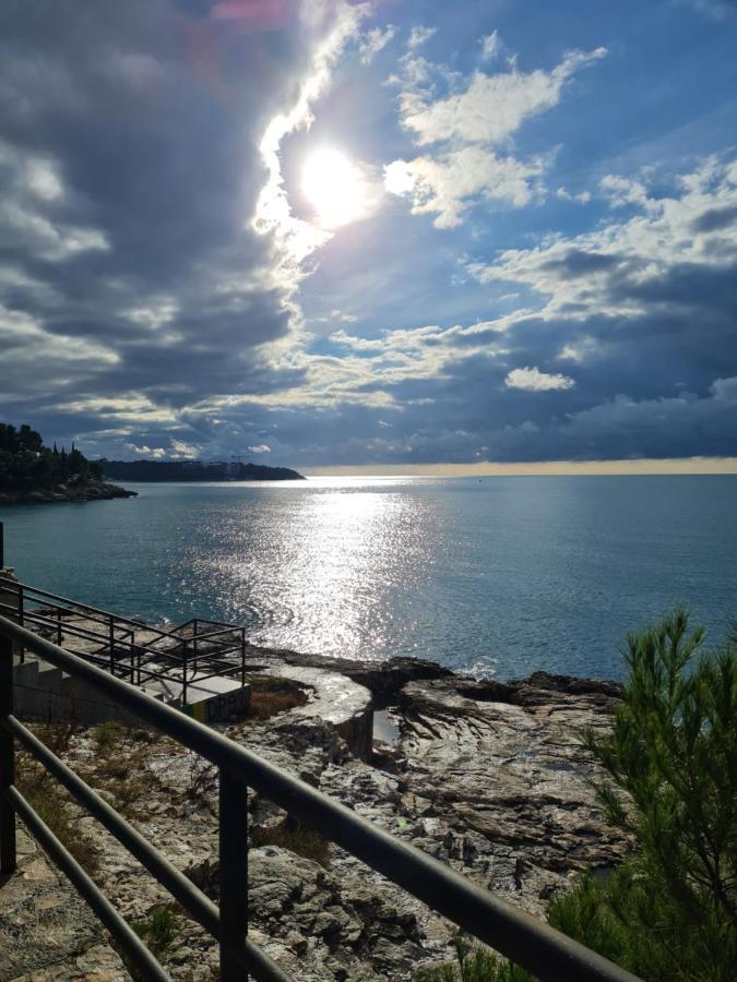Apartment Tomas Near The Beach プーラ エクステリア 写真