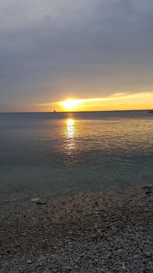 Apartment Tomas Near The Beach プーラ エクステリア 写真