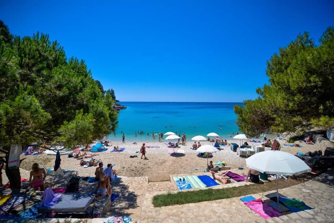 Apartment Tomas Near The Beach プーラ エクステリア 写真